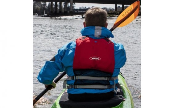 https://www.vikingkayaks.co.nz/_image_resize.php?path=%2Fproduct_images%2F471%2F751X466%2FYak+High+Back+PFD.jpg&width=564